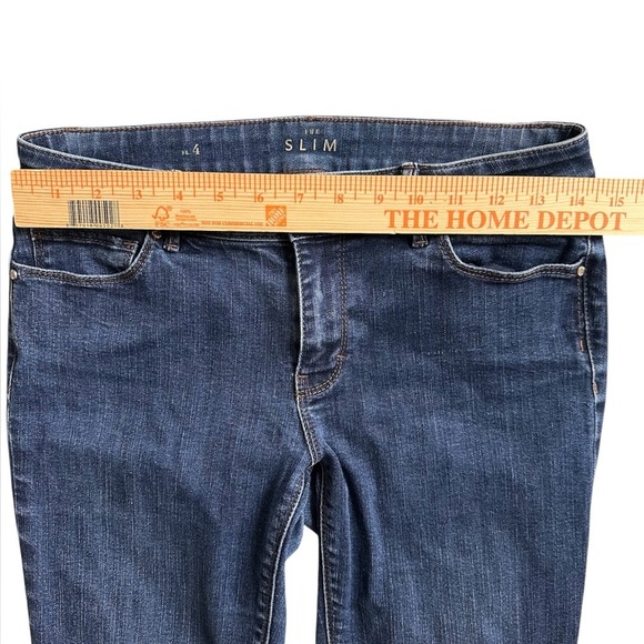 White House Black Market Slim Jeans Size 4
Dark Wash Stretch Denim - Picture 8 of 10